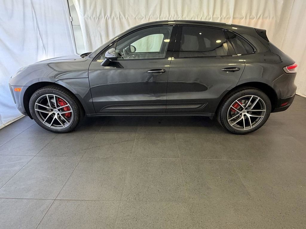 Certified 2022 Porsche Macan S image 2