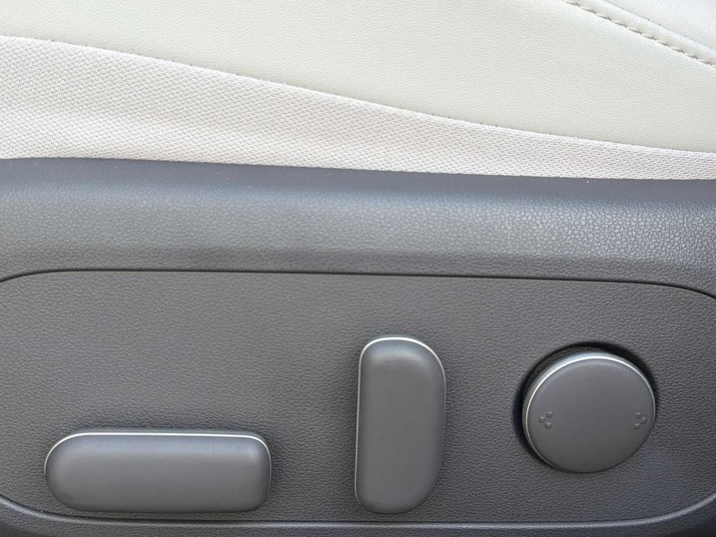 Certified 2024 Hyundai Kona Limited AWD/4WD image 17
