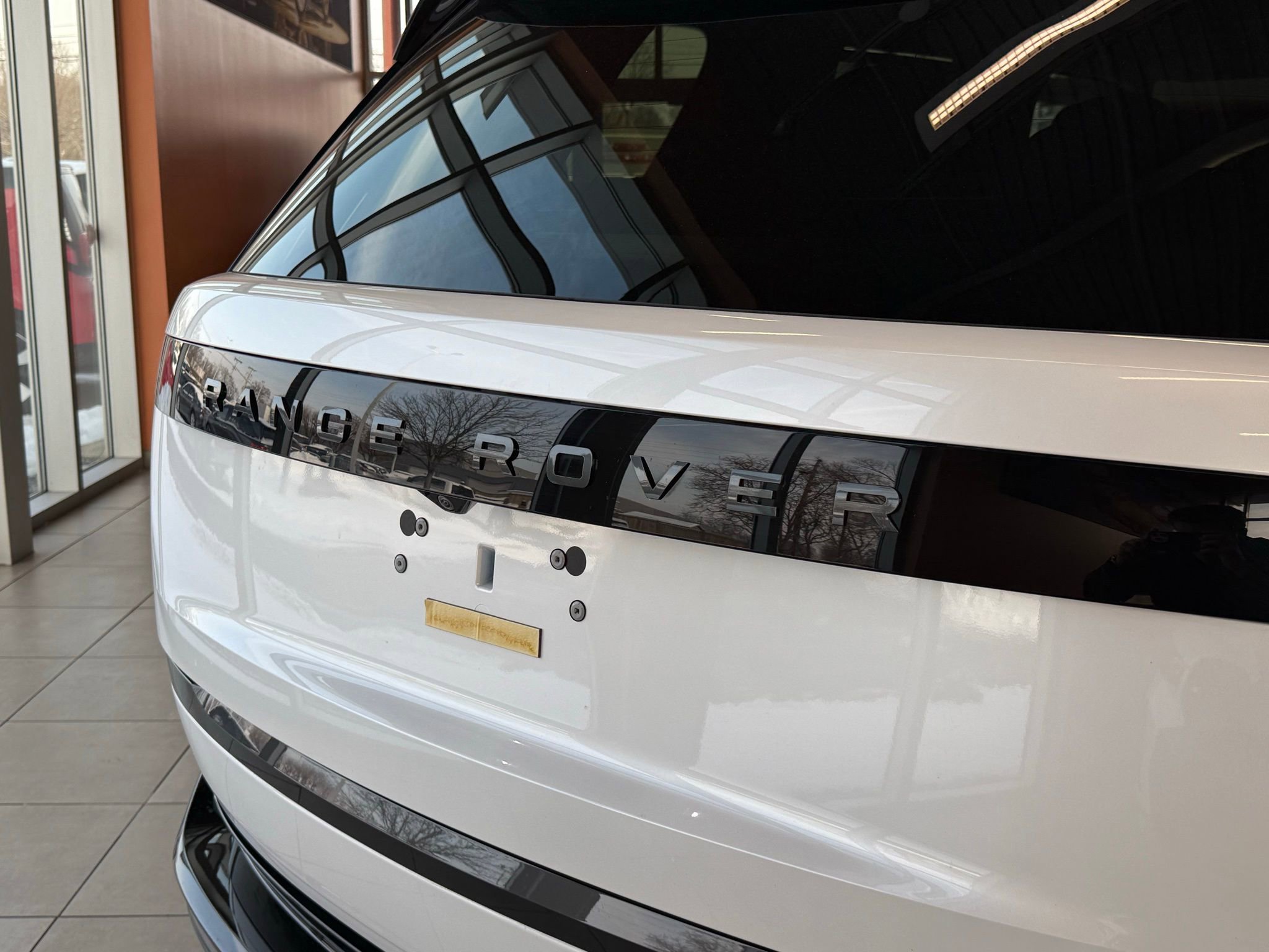 Used 2025 Land Rover Range Rover SE image 16