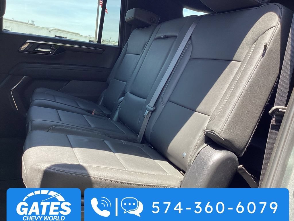 Used 2025 Chevrolet Suburban Z71 AWD/4WD image 14
