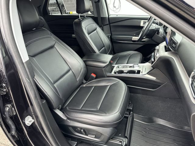 Used 2023 Ford Explorer XLT w/ Equipment Group 202A image 26