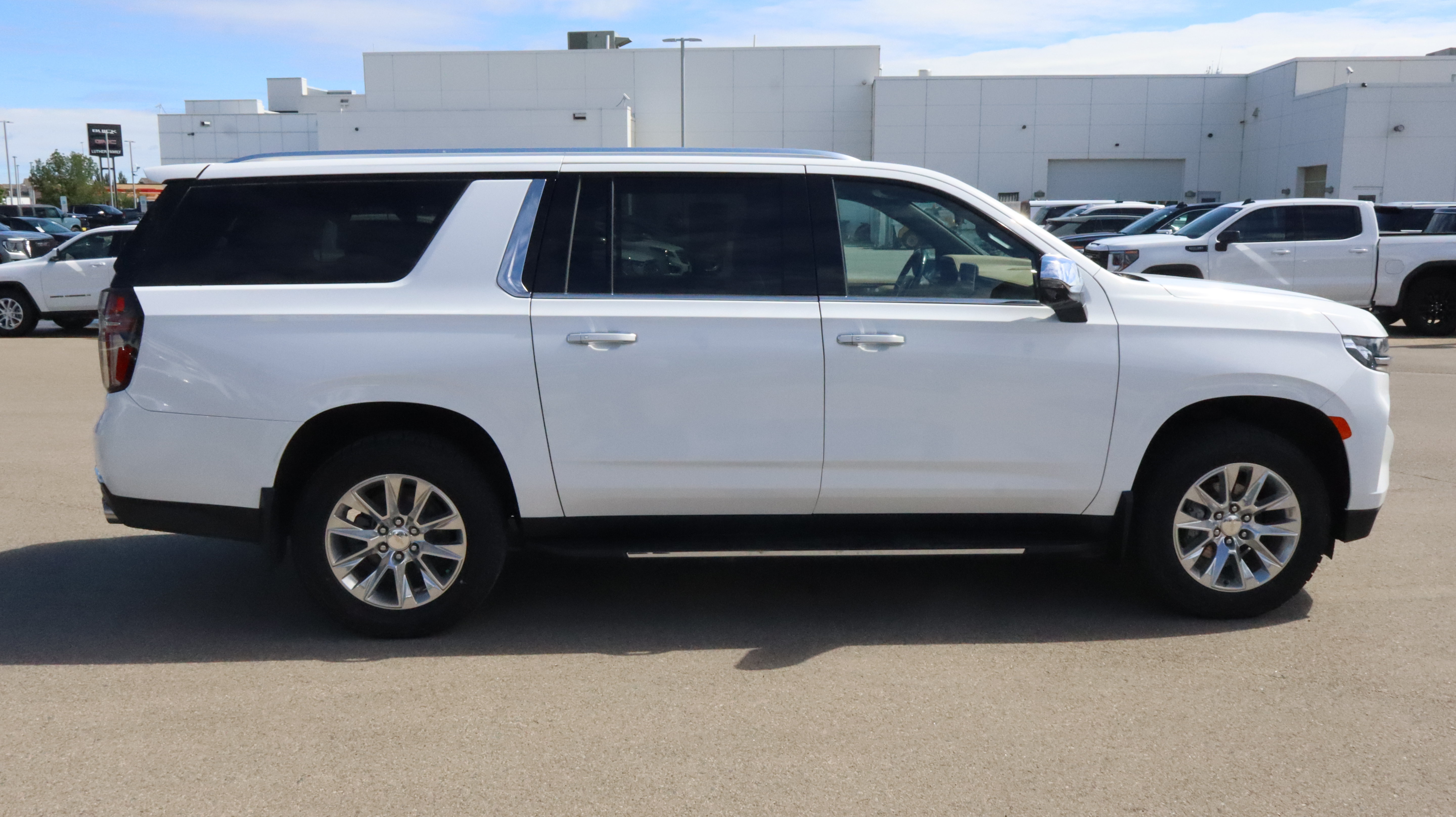 Used 2023 Chevrolet Suburban Premier AWD/4WD image 8