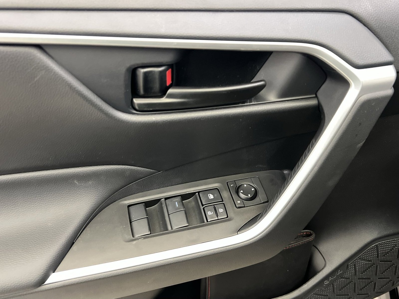 New 2025 Toyota RAV4 LE image 10