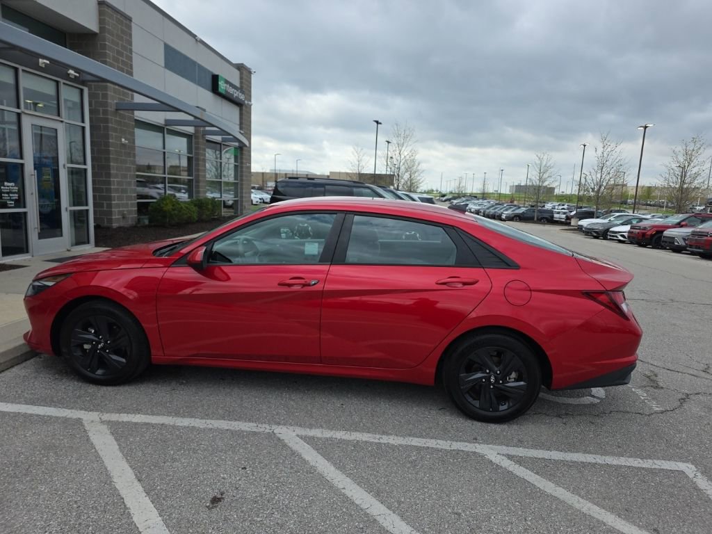 Used 2023 Hyundai Elantra SEL w/ Preferred Accessory Package FWD image 8