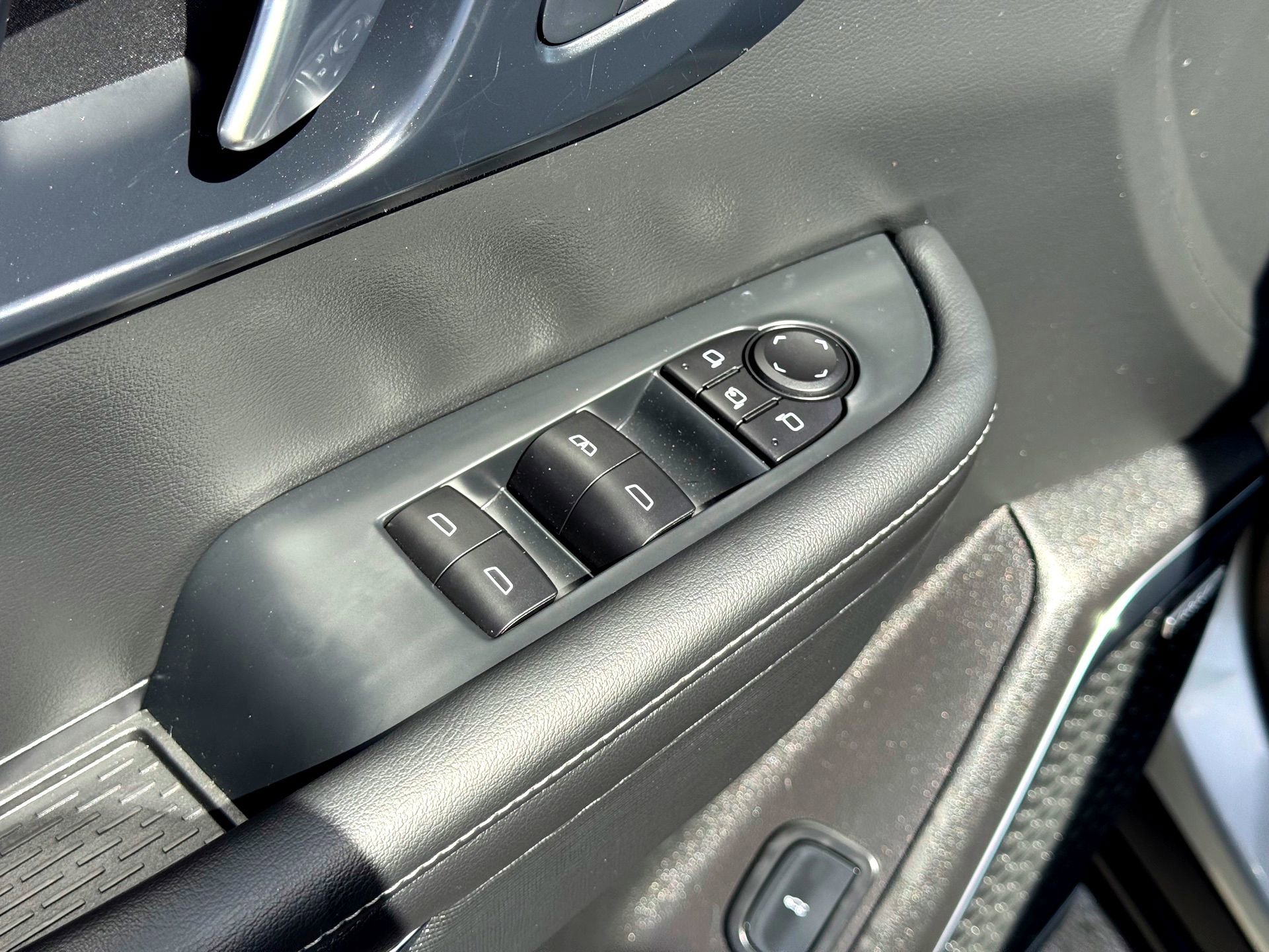 Used 2025 Buick Enclave Preferred image 16