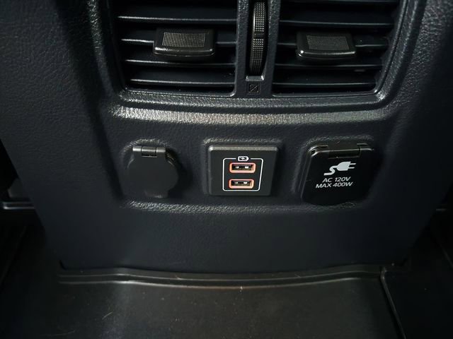 Used 2024 Nissan Titan SV w/ SV Convenience Package image 17