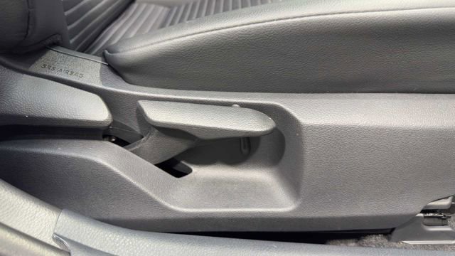 Used 2022 Toyota Camry SE w/ Convenience Package image 14