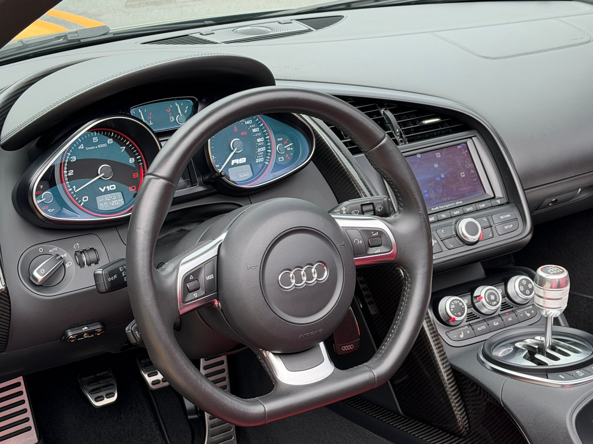 Used 2011 Audi R8 V10 AWD/4WD image 31