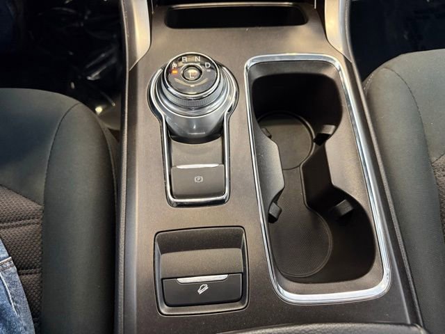 Used 2017 Ford Fusion SE w/ Fusion SE Technology Package image 16