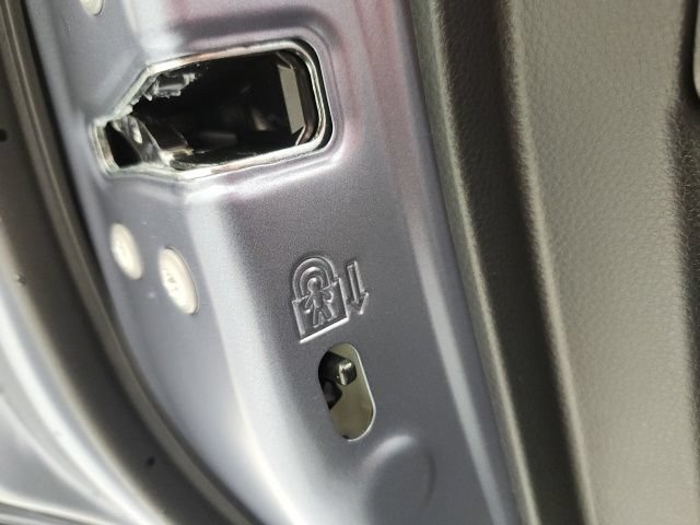 Certified 2026 Toyota Corolla Cross XLE FWD image 33
