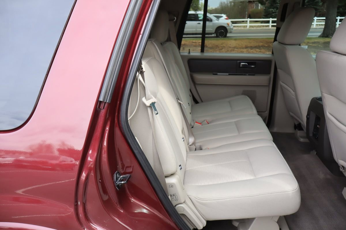 Used 2010 Ford Expedition XLT image 21