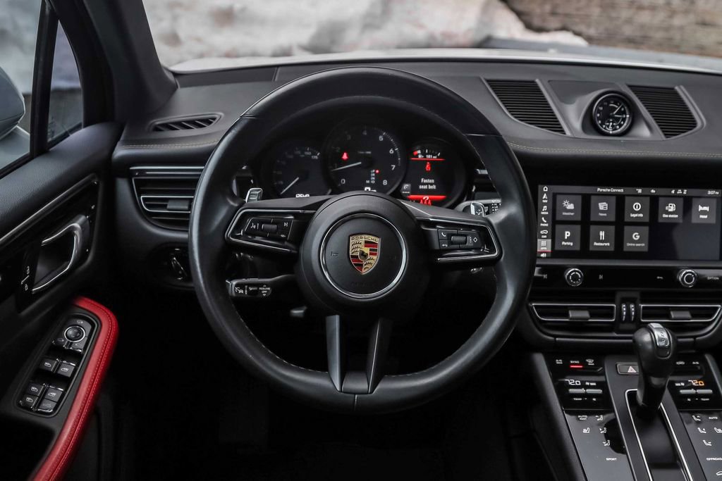 Used 2024 Porsche Macan image 26