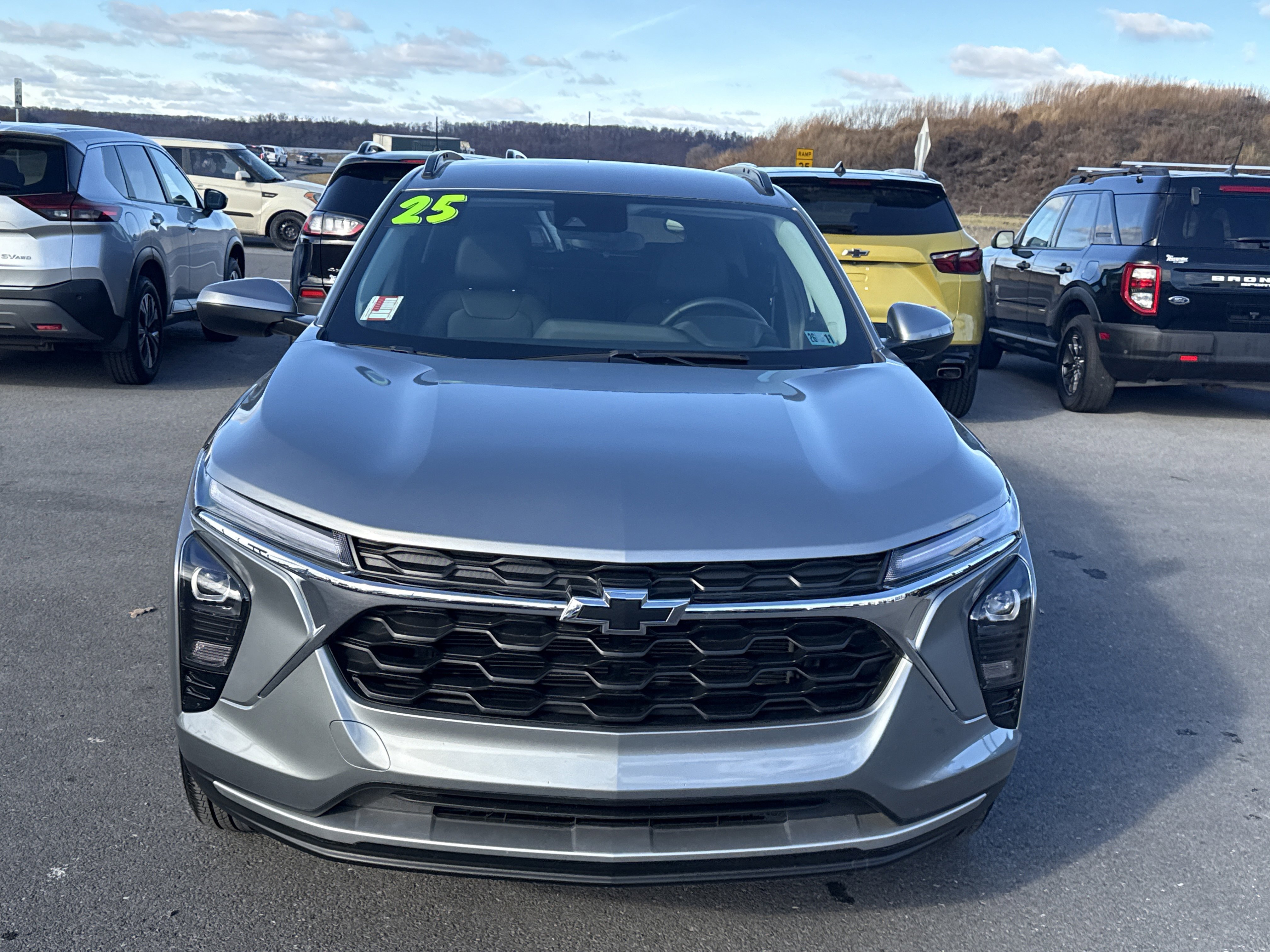 Used 2025 Chevrolet Trax LT w/ LT Convenience Package image 8