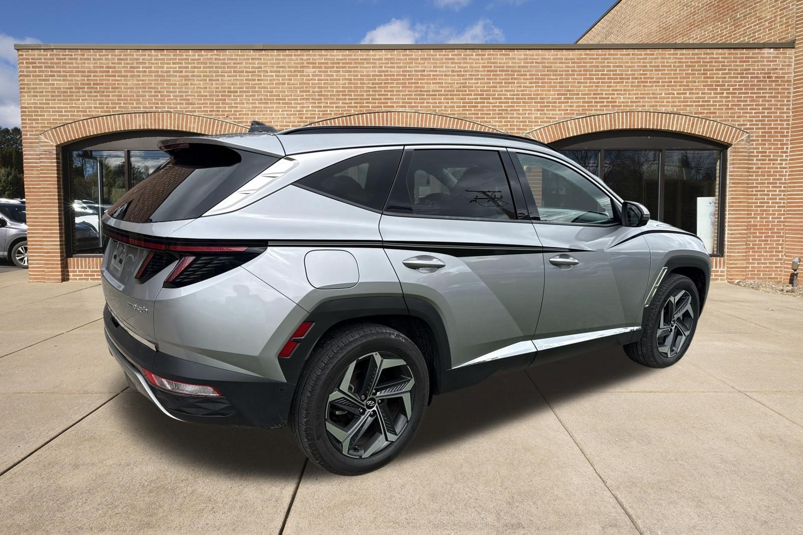 Used 2022 Hyundai Tucson Limited w/ Cargo Package AWD/4WD image 3