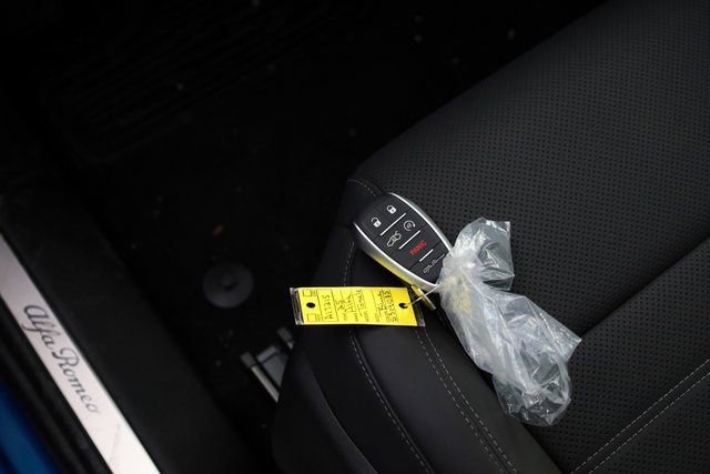 New 2025 Alfa Romeo Tonale Veloce w/ Premium Package image 32