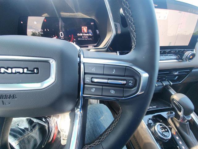 Used 2025 GMC Canyon Denali AWD/4WD image 24