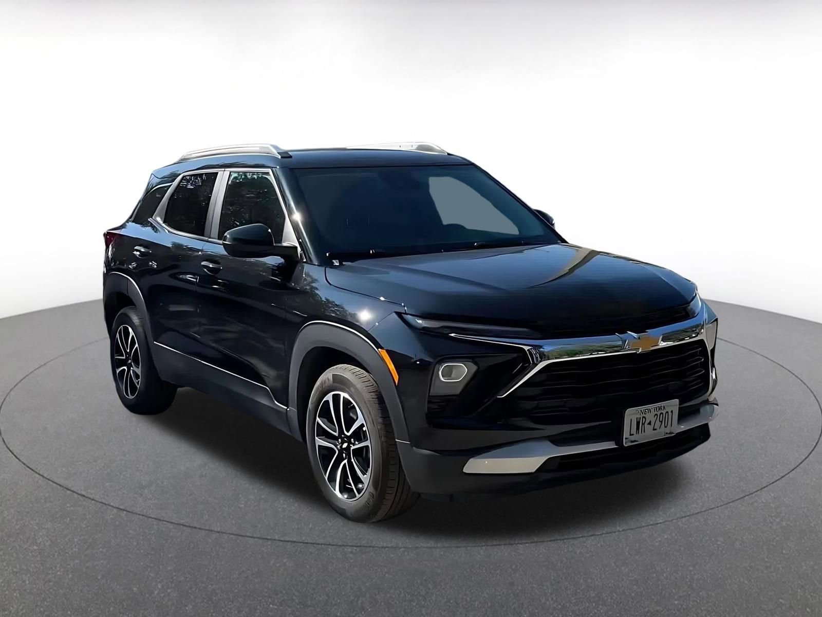 Used 2025 Chevrolet TrailBlazer LT image 3