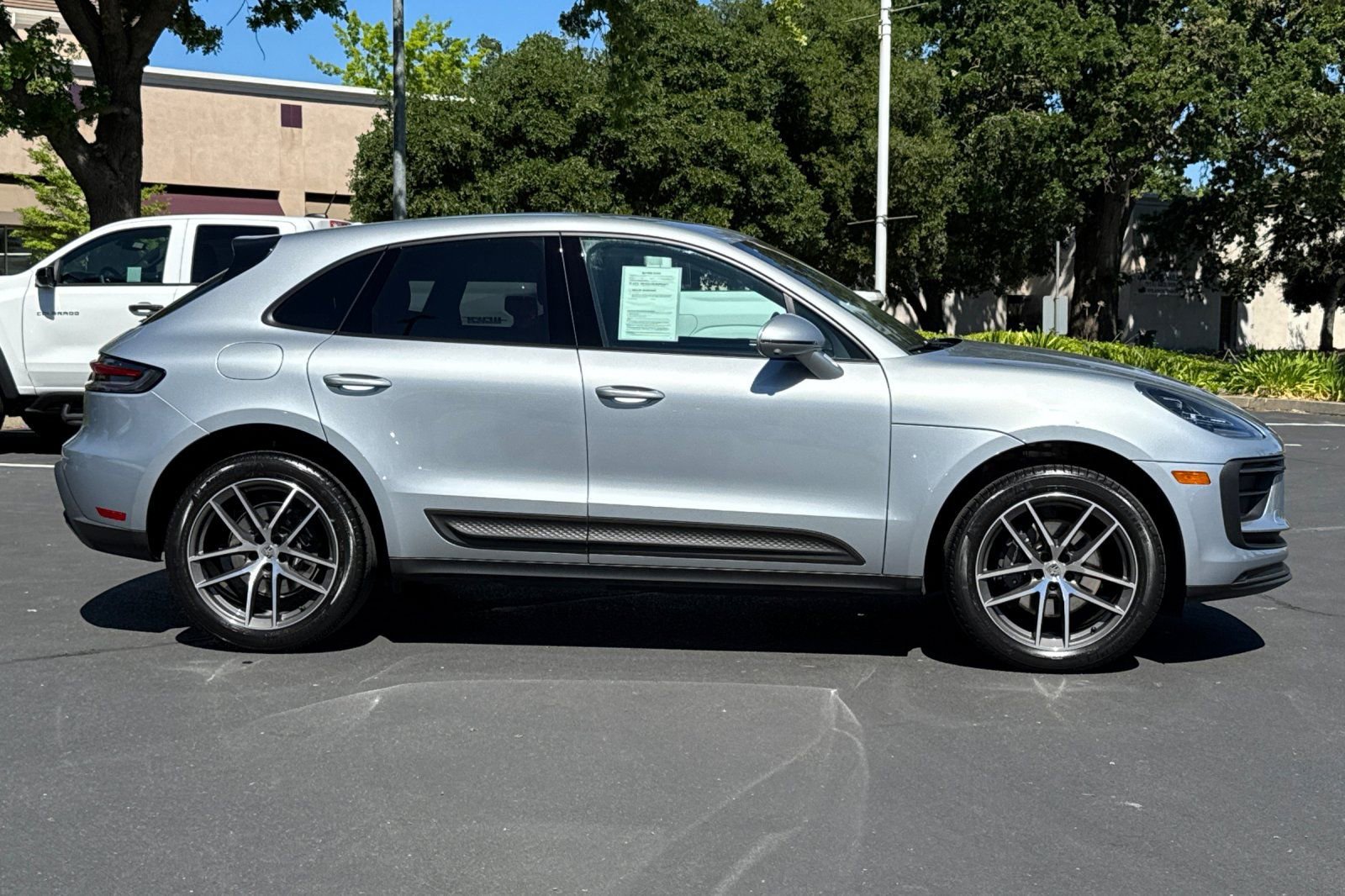 Used 2024 Porsche Macan image 2