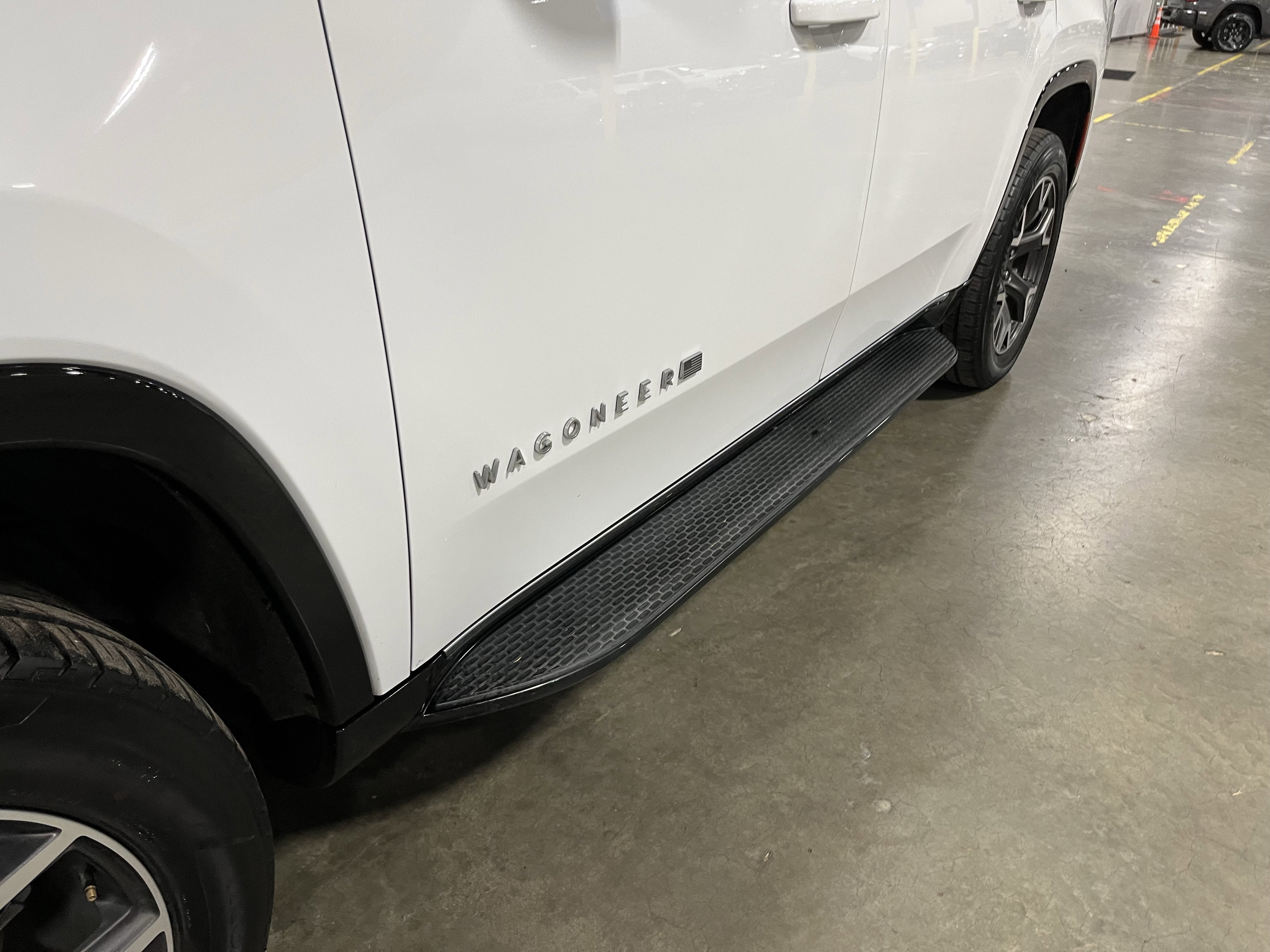 Certified 2024 Jeep Wagoneer Series III image 9