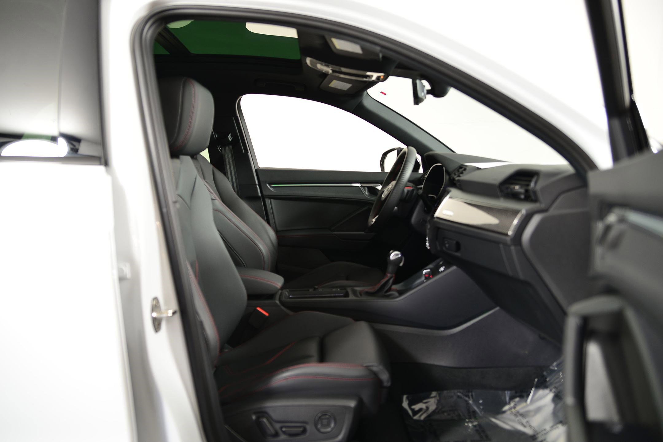 Certified 2025 Audi Q3 2.0T Premium Plus w/ Premium Plus Package image 20