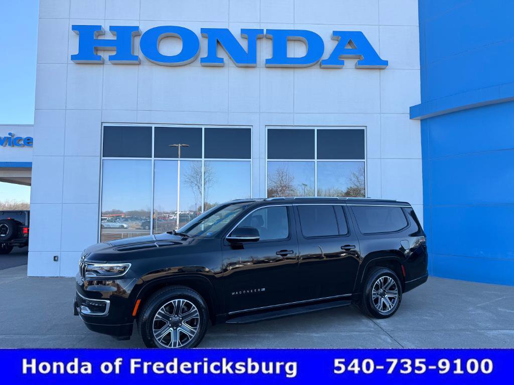 Used 2024 Jeep Wagoneer L Series II w/ Flexible Seating Group image 1