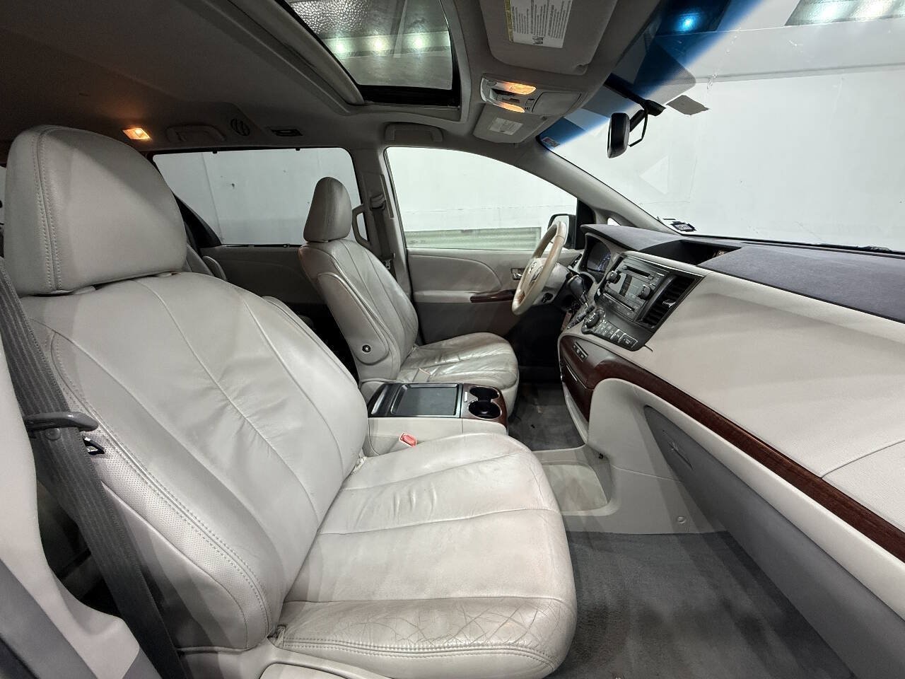 Used 2011 Toyota Sienna XLE FWD image 14