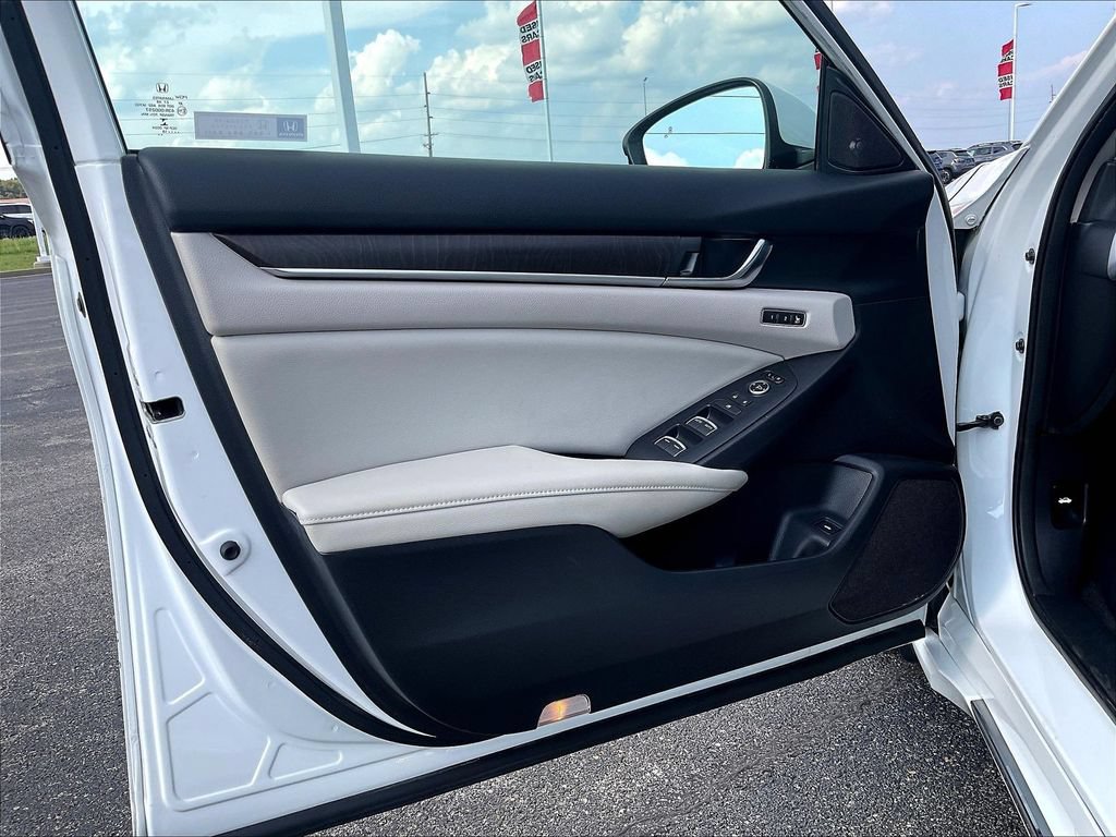 Certified 2018 Honda Accord Touring image 27