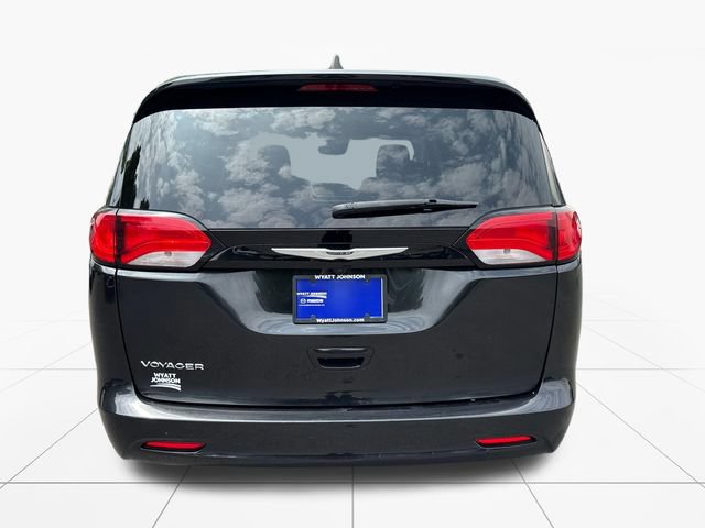 Used 2023 Chrysler Voyager LX FWD image 4