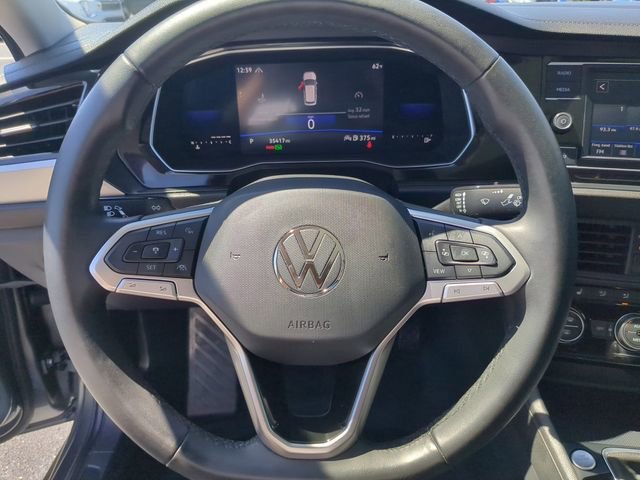 Used 2022 Volkswagen Jetta SE image 32