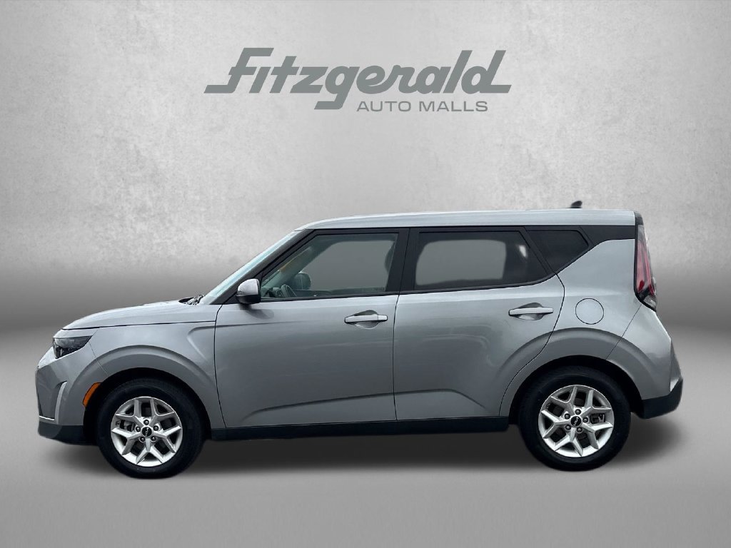 Used 2024 Kia Soul LX w/ Option Group 015 FWD image 5