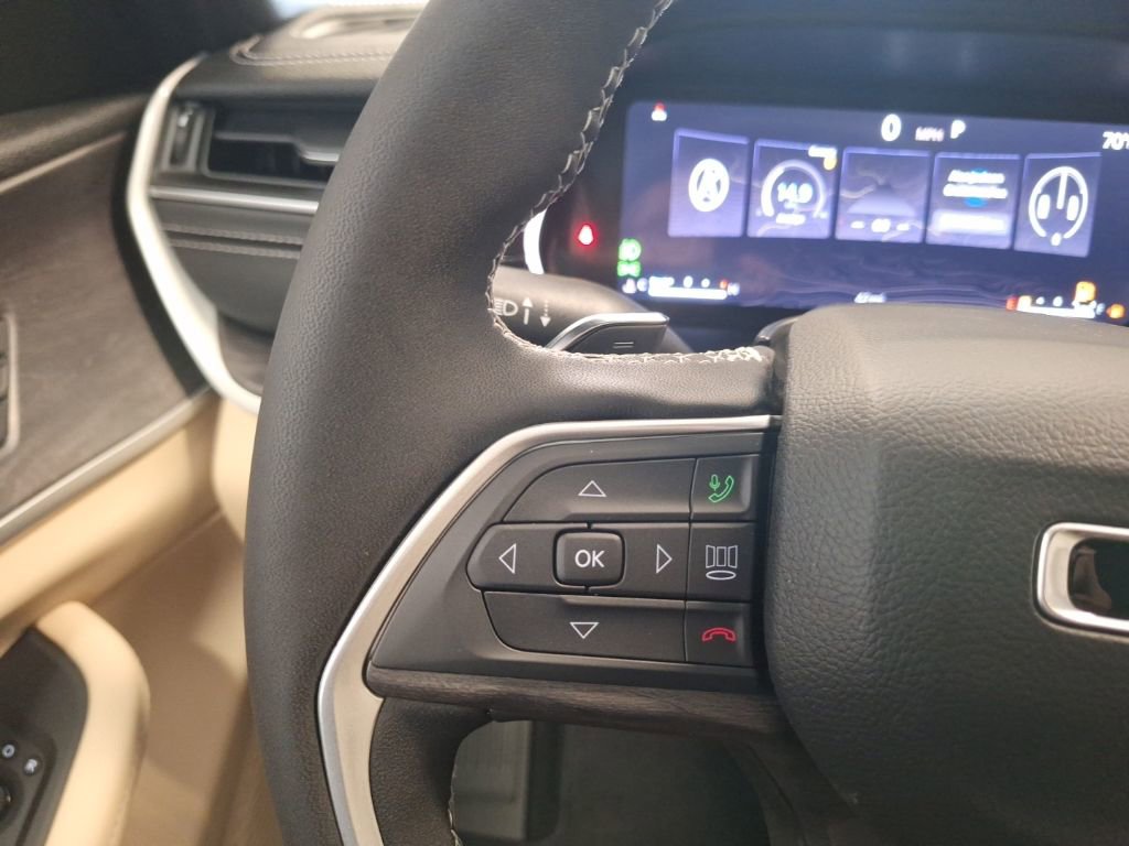 New 2025 Jeep Grand Cherokee Limited w/ Black Appearance Package image 9