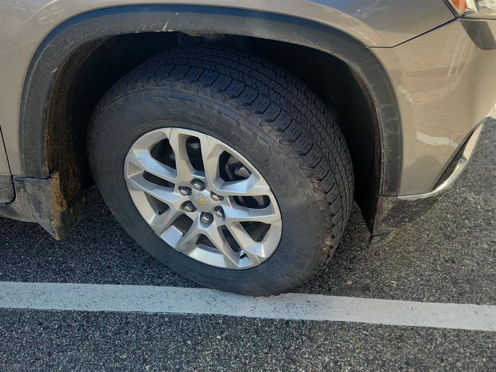 Used 2019 Chevrolet Traverse LT AWD/4WD image 2