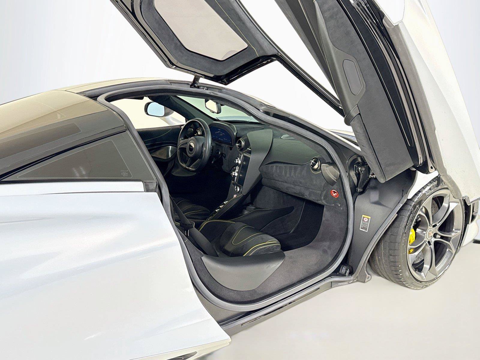 Used 2018 McLaren 720S Performance RWD image 21