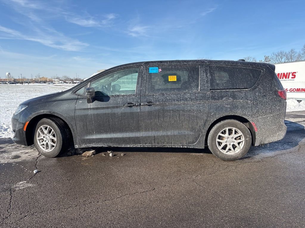 Used 2018 Chrysler Pacifica Touring Plus w/ S Appearance Package image 6