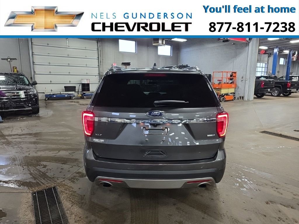 Used 2017 Ford Explorer XLT image 6