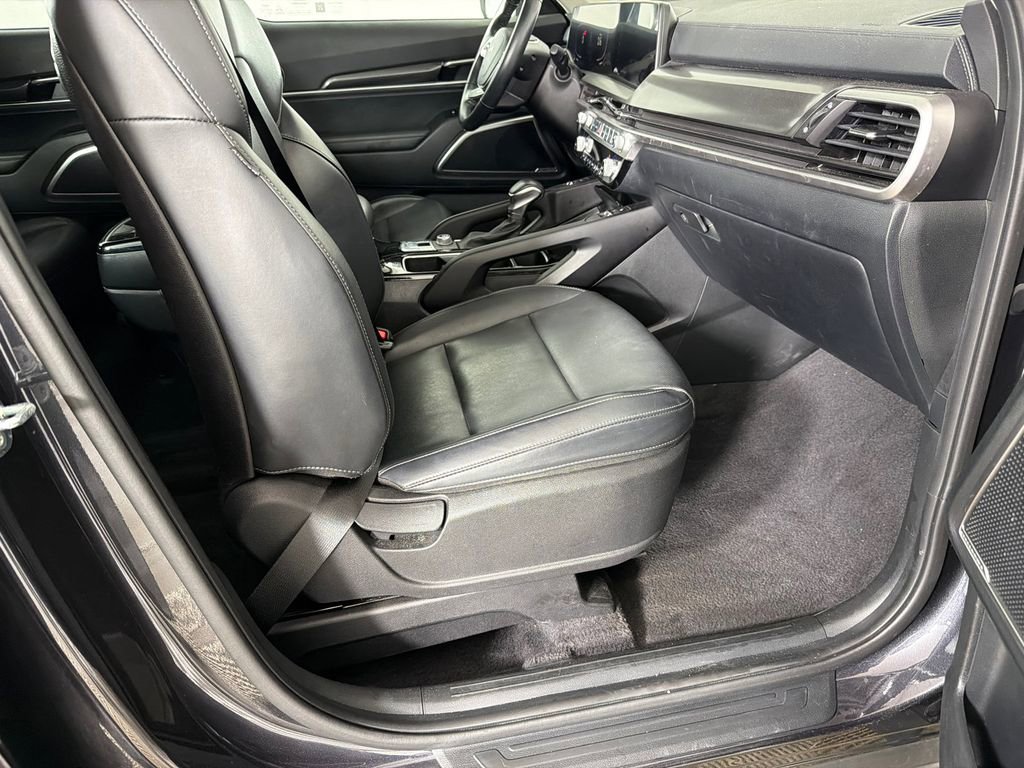 Used 2025 Kia Telluride S FWD image 15