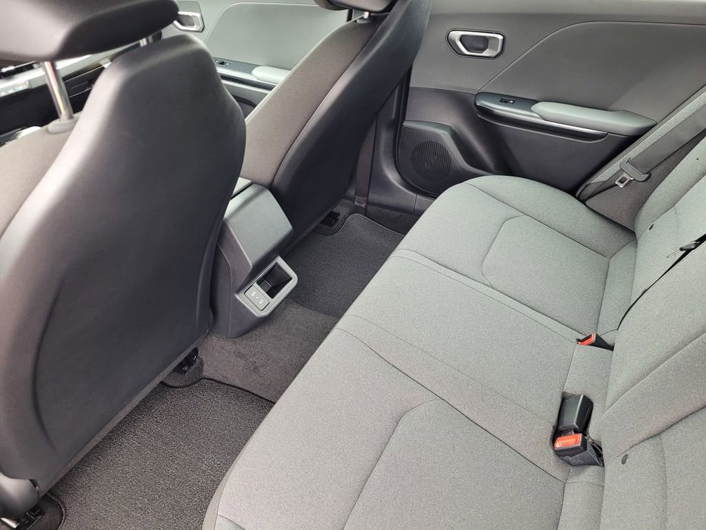 Used 2025 Kia K4 LXS image 9