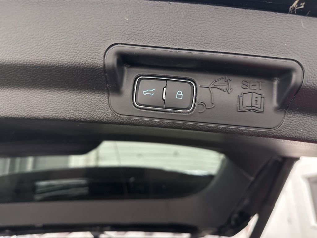 Used 2024 Ford Explorer Platinum w/ Technology Package image 41