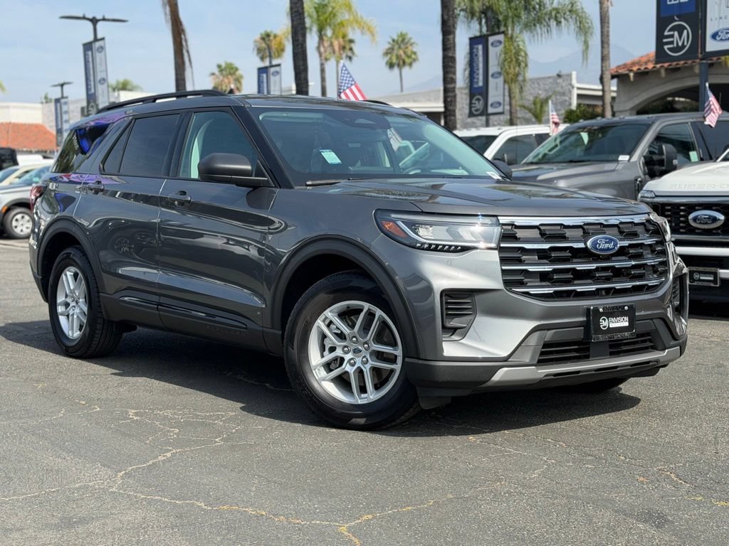 Used 2026 Ford Explorer Active RWD image 3
