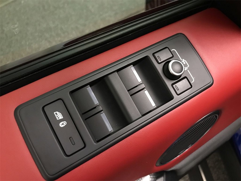 Used 2017 Land Rover Range Rover Sport SVR image 18