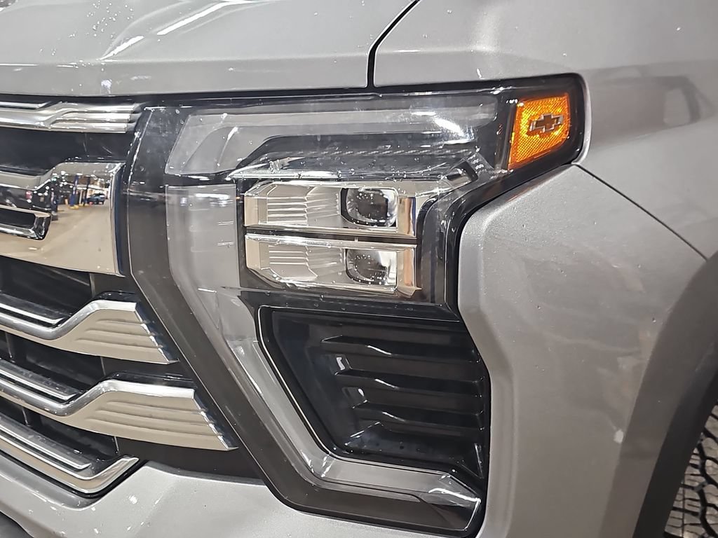 Certified 2024 Chevrolet Silverado 2500 High Country w/ High Country Premium Package AWD/4WD image 37
