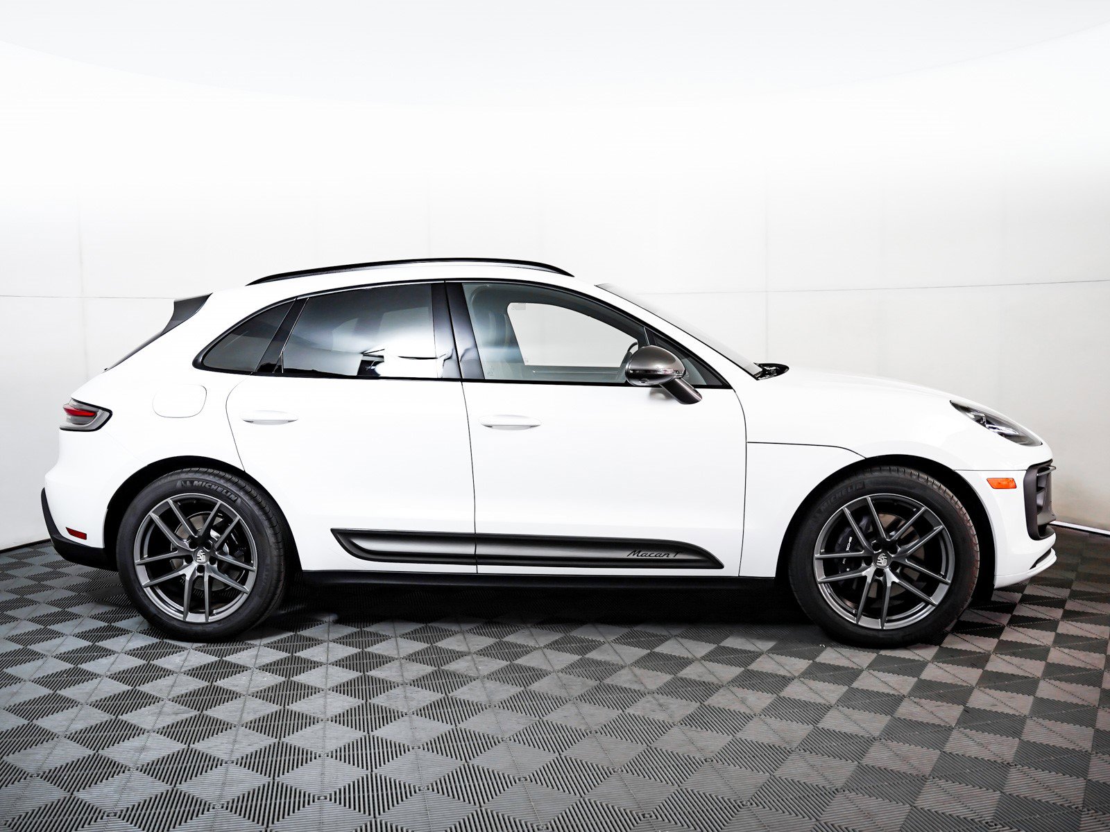 Used 2025 Porsche Macan Turbo image 9