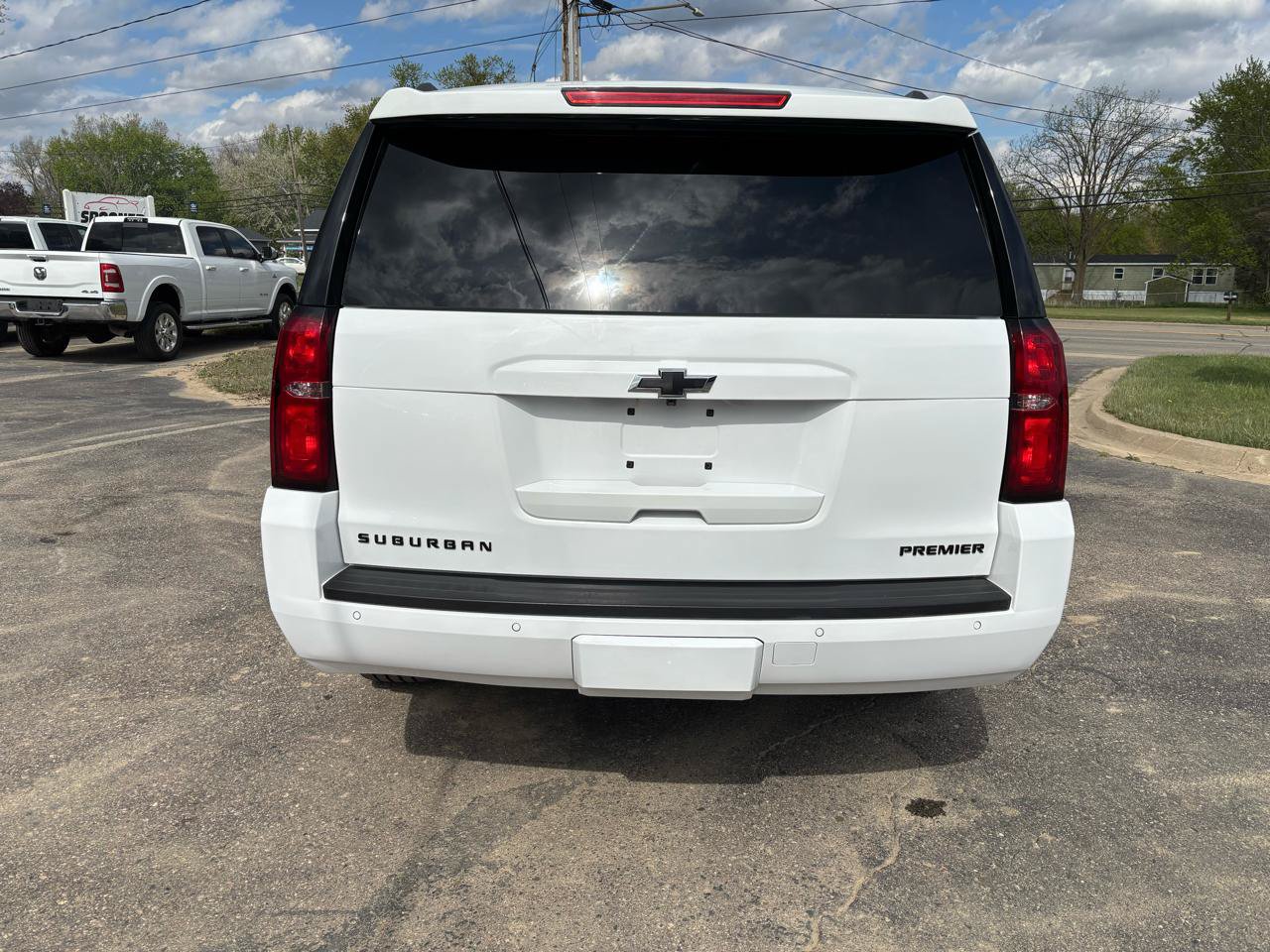 Used 2019 Chevrolet Suburban Premier w/ RST 6.2L Performance Edition AWD/4WD image 4