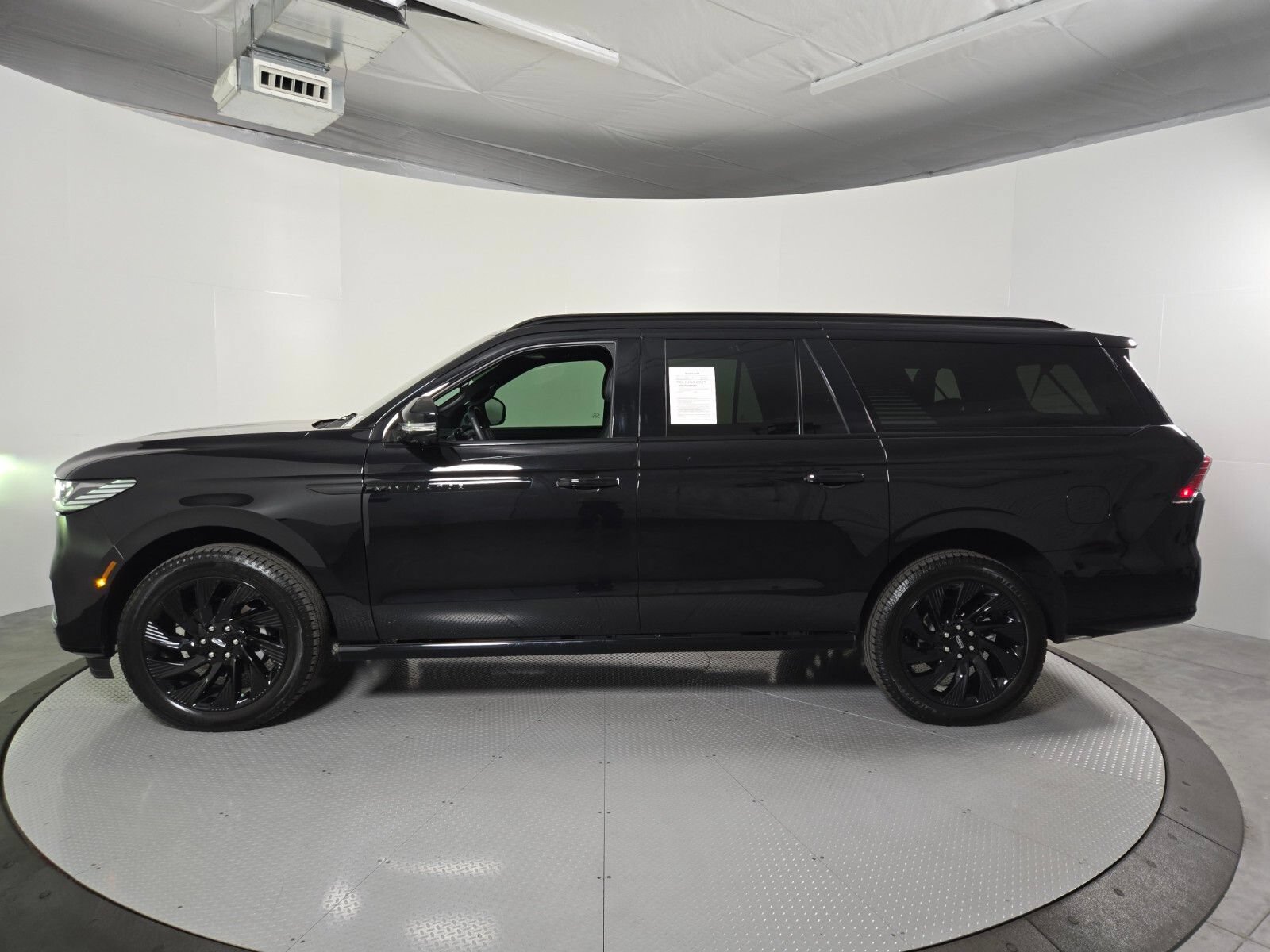 Used 2026 Lincoln Navigator L Reserve w/ Jet Appearance Package AWD/4WD image 7