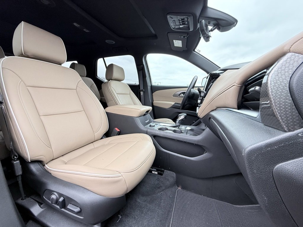 Used 2023 Chevrolet Traverse Premier image 33
