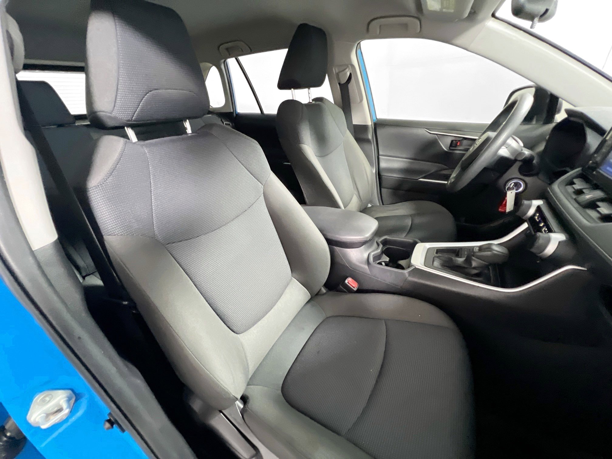 Used 2020 Toyota RAV4 LE image 30