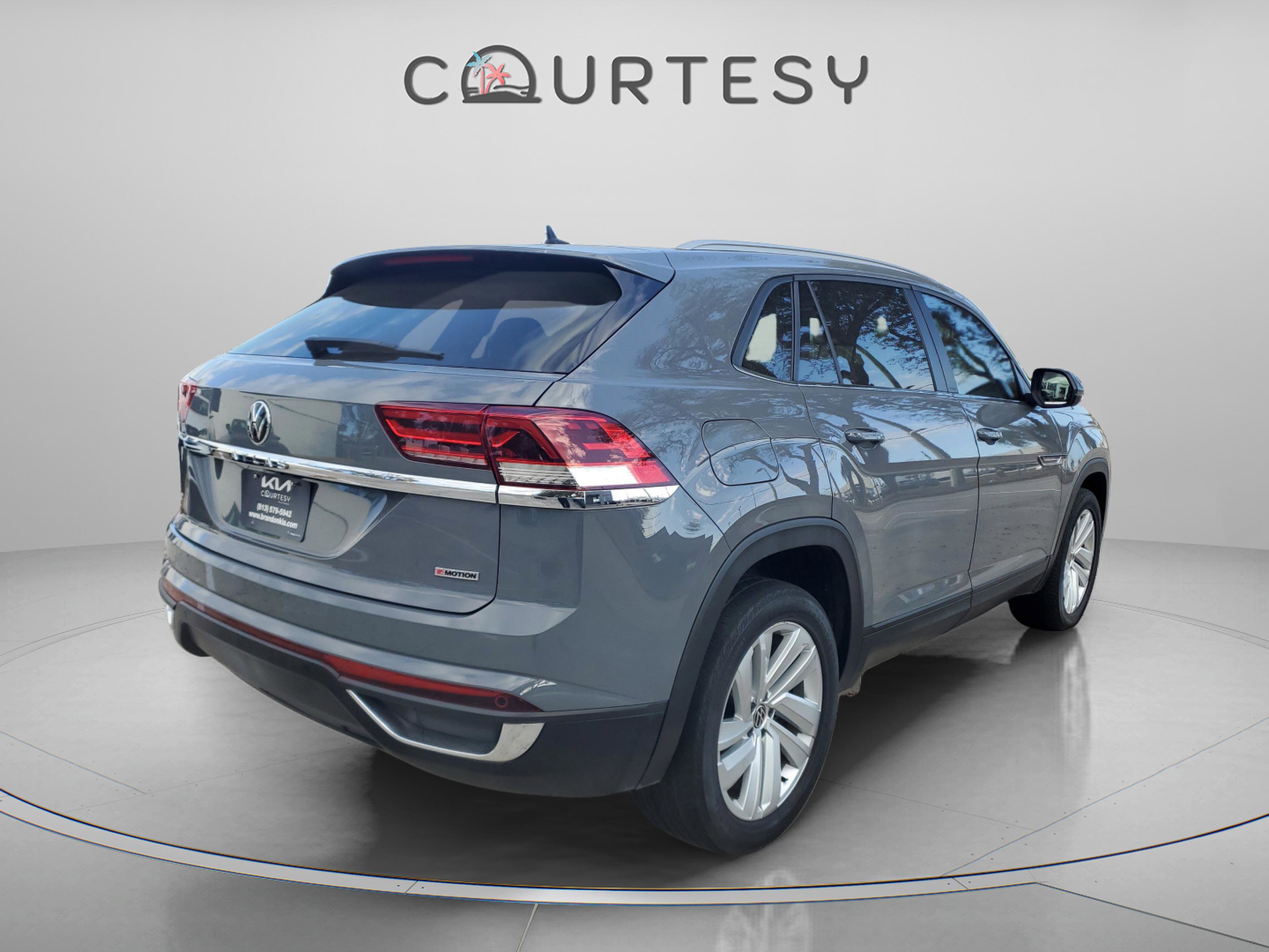 Used 2021 Volkswagen Atlas Cross Sport SE w/ Panoramic Sunroof Package image 5