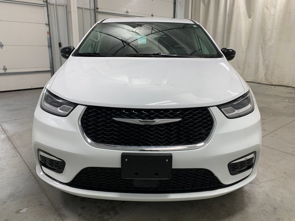 Used 2024 Chrysler Pacifica Touring-L FWD image 15