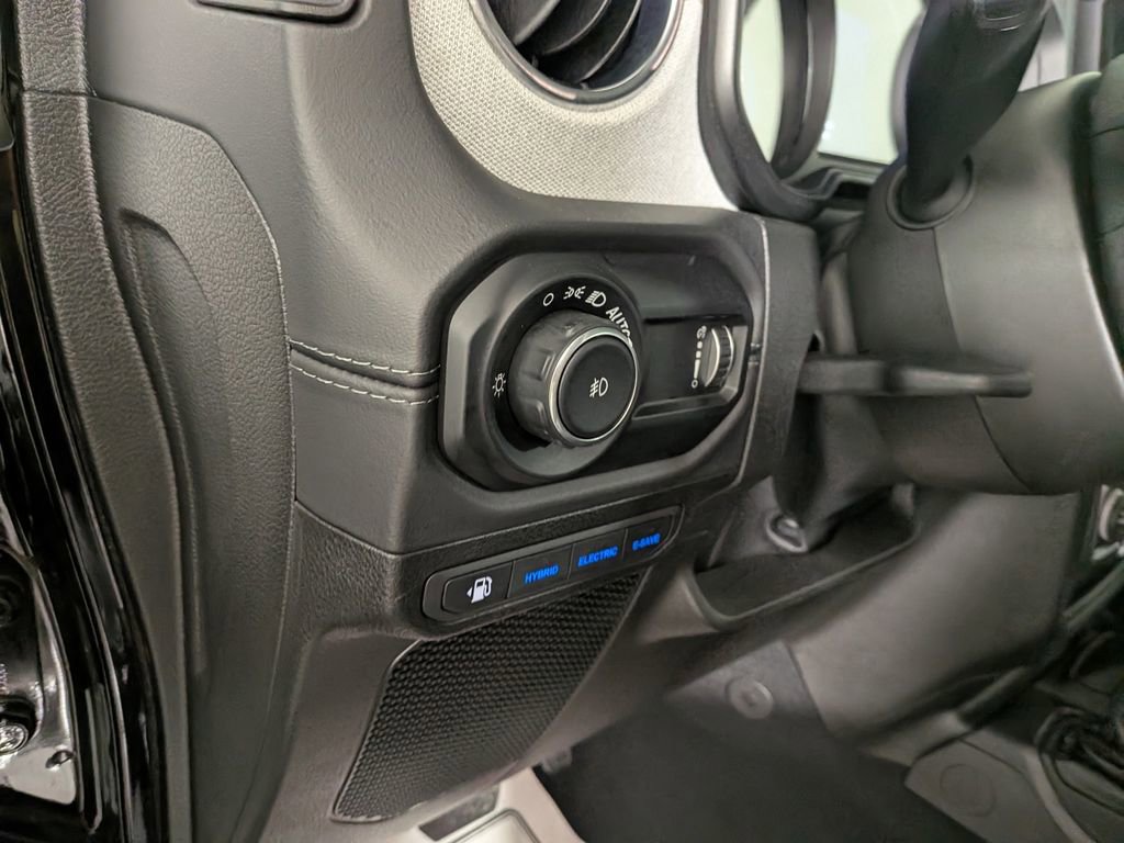 Certified 2025 Jeep Wrangler Unlimited Sahara image 19