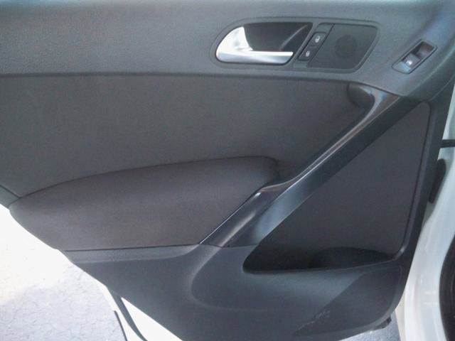 Used 2017 Volkswagen Tiguan Limited w/ Premium Package image 15